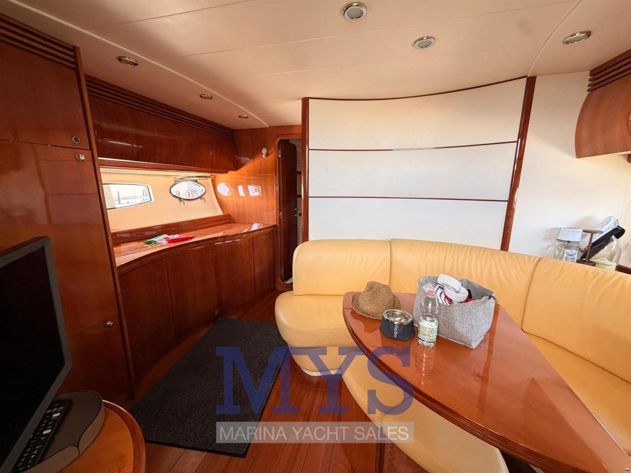 Pershing 43