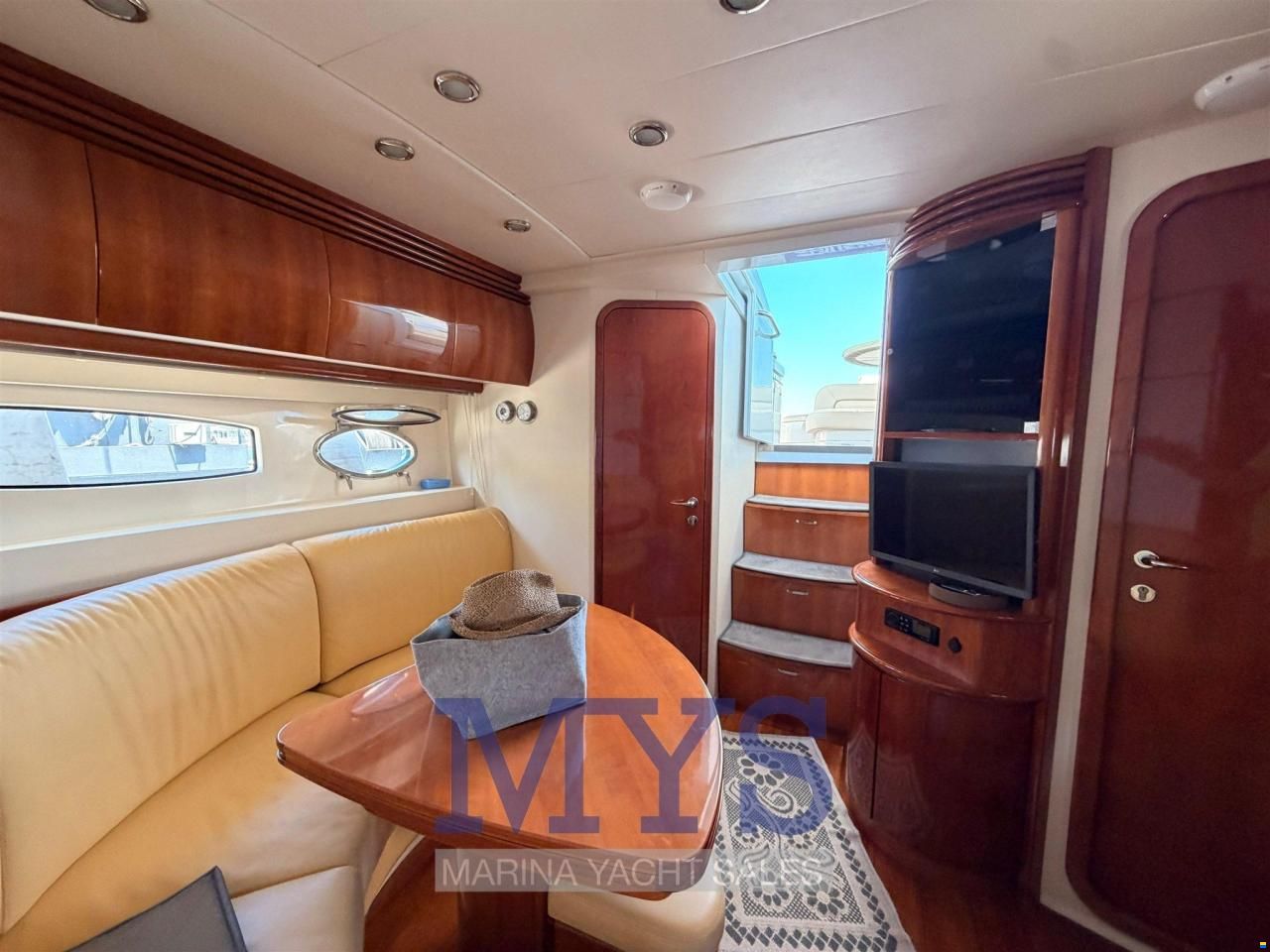 Pershing 43