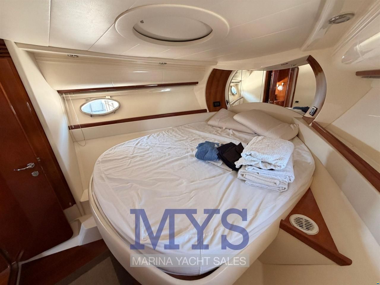 Pershing 43
