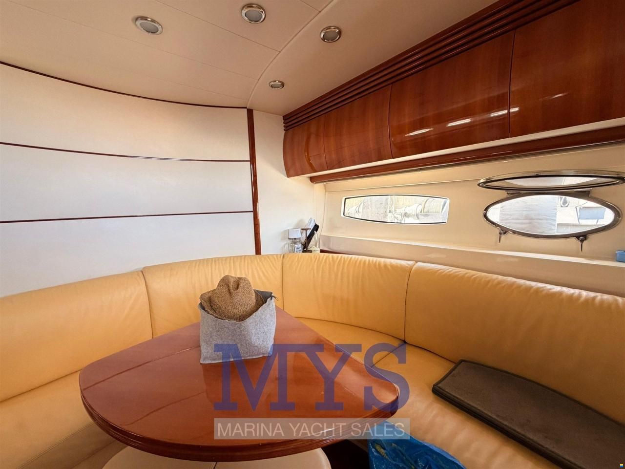 Pershing 43