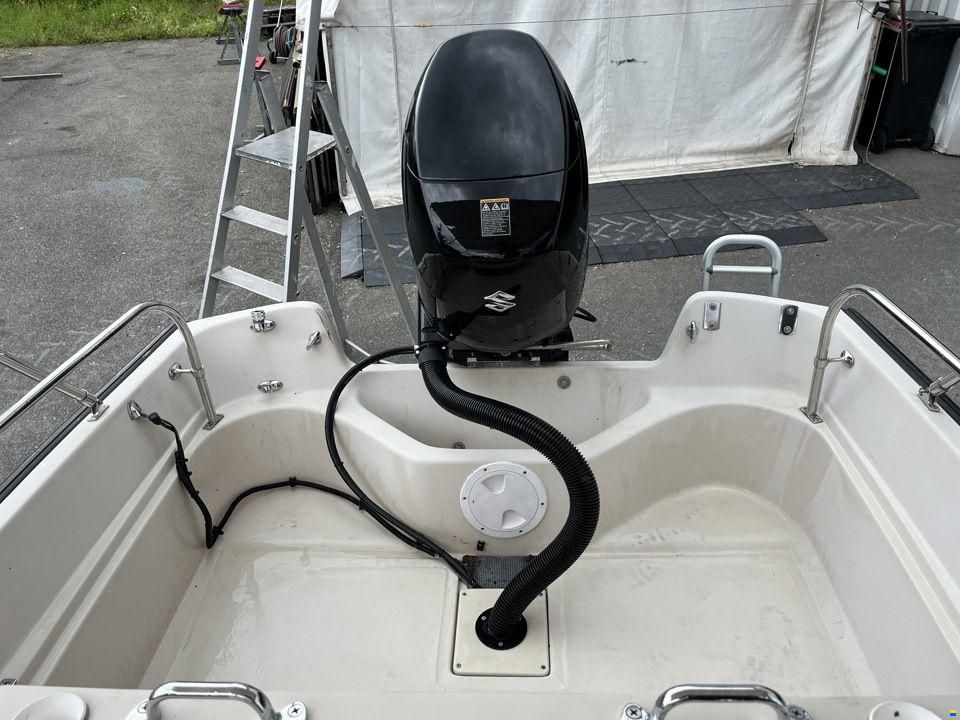 Boston Whaler MONTAUK 17