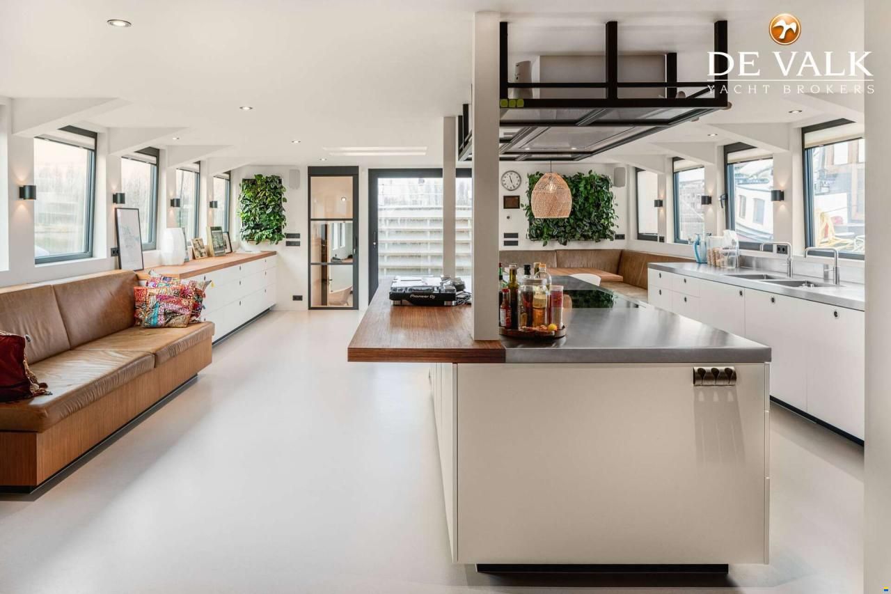 Live aboard MY With berth in Amsterdam