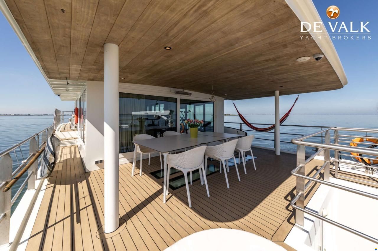 Live aboard MY With berth in Amsterdam