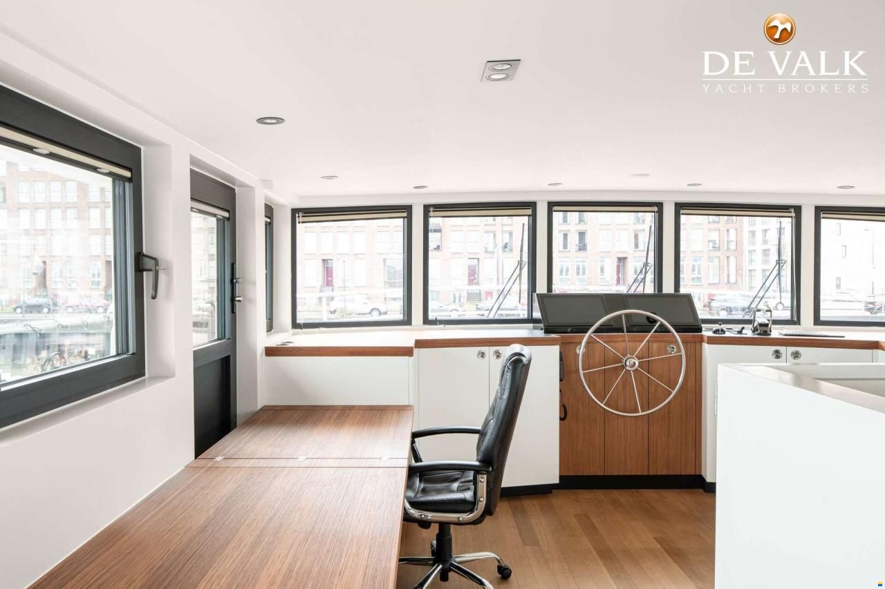 Live aboard MY With berth in Amsterdam