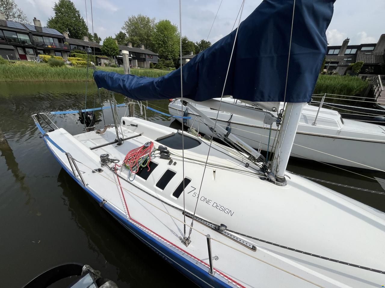 Helmsman 751 One Design