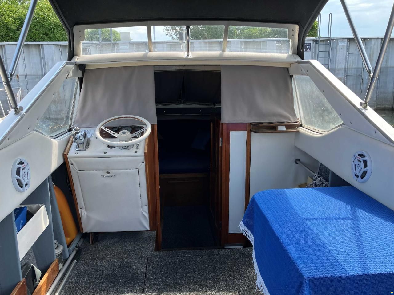 Coronet 24 F Midi