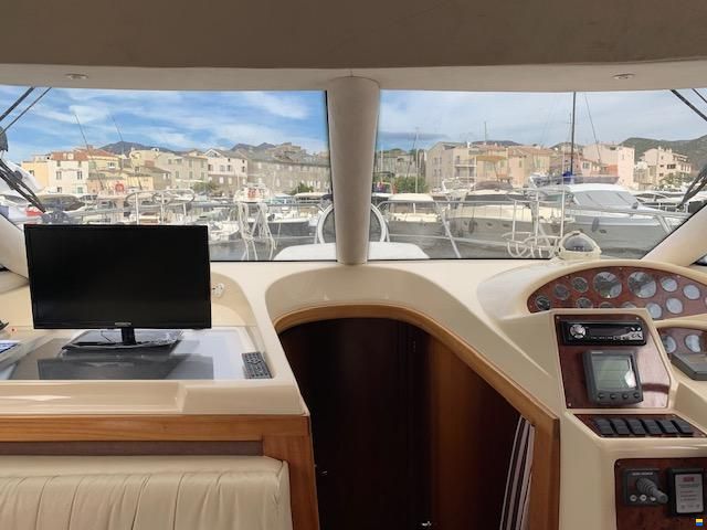 Galeon 330 FLY