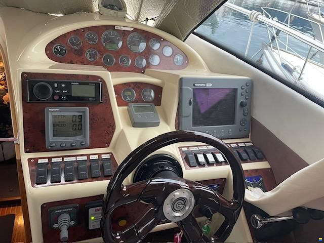 Galeon 330 FLY