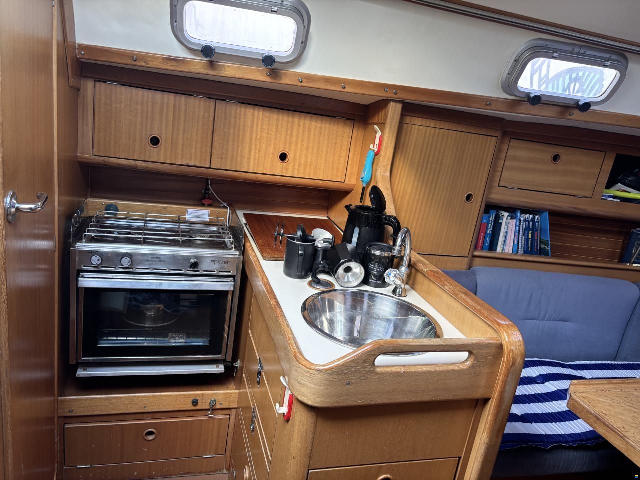 Bavaria 320