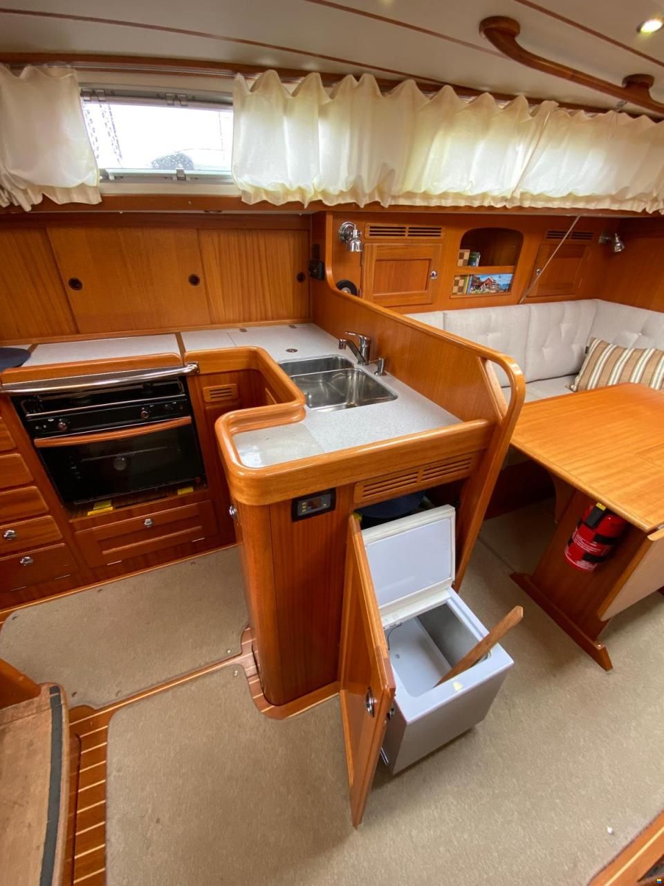 Hallberg-Rassy HR 372