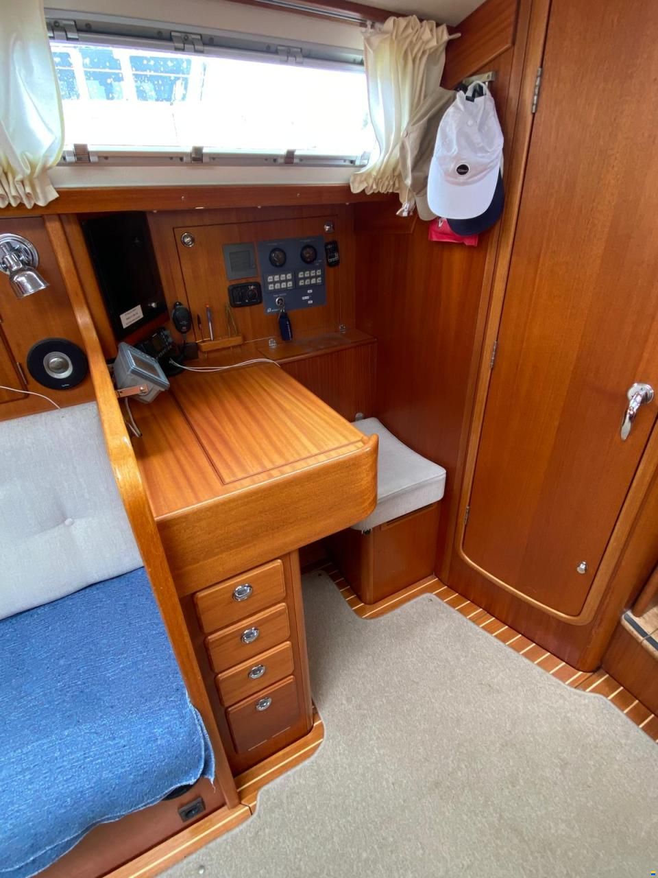 Hallberg-Rassy HR 372