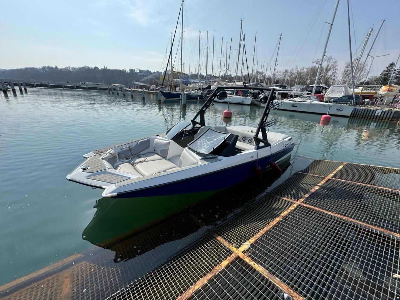 Axis A20