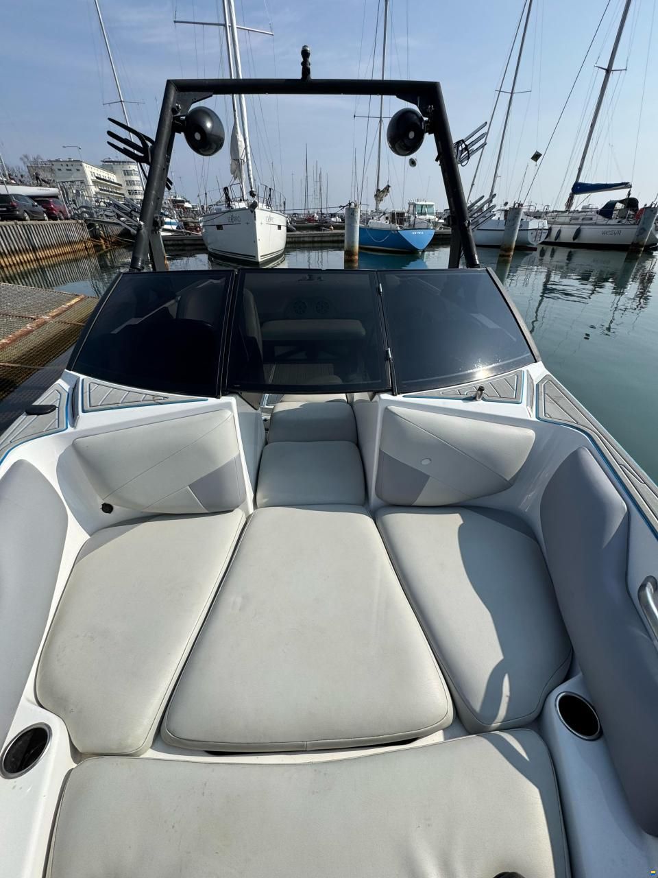 Axis A20
