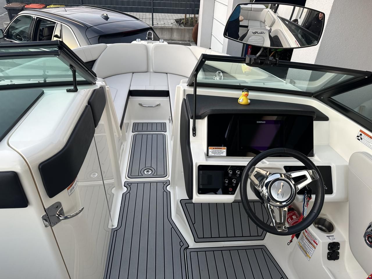 Sea Ray 230 Outboard