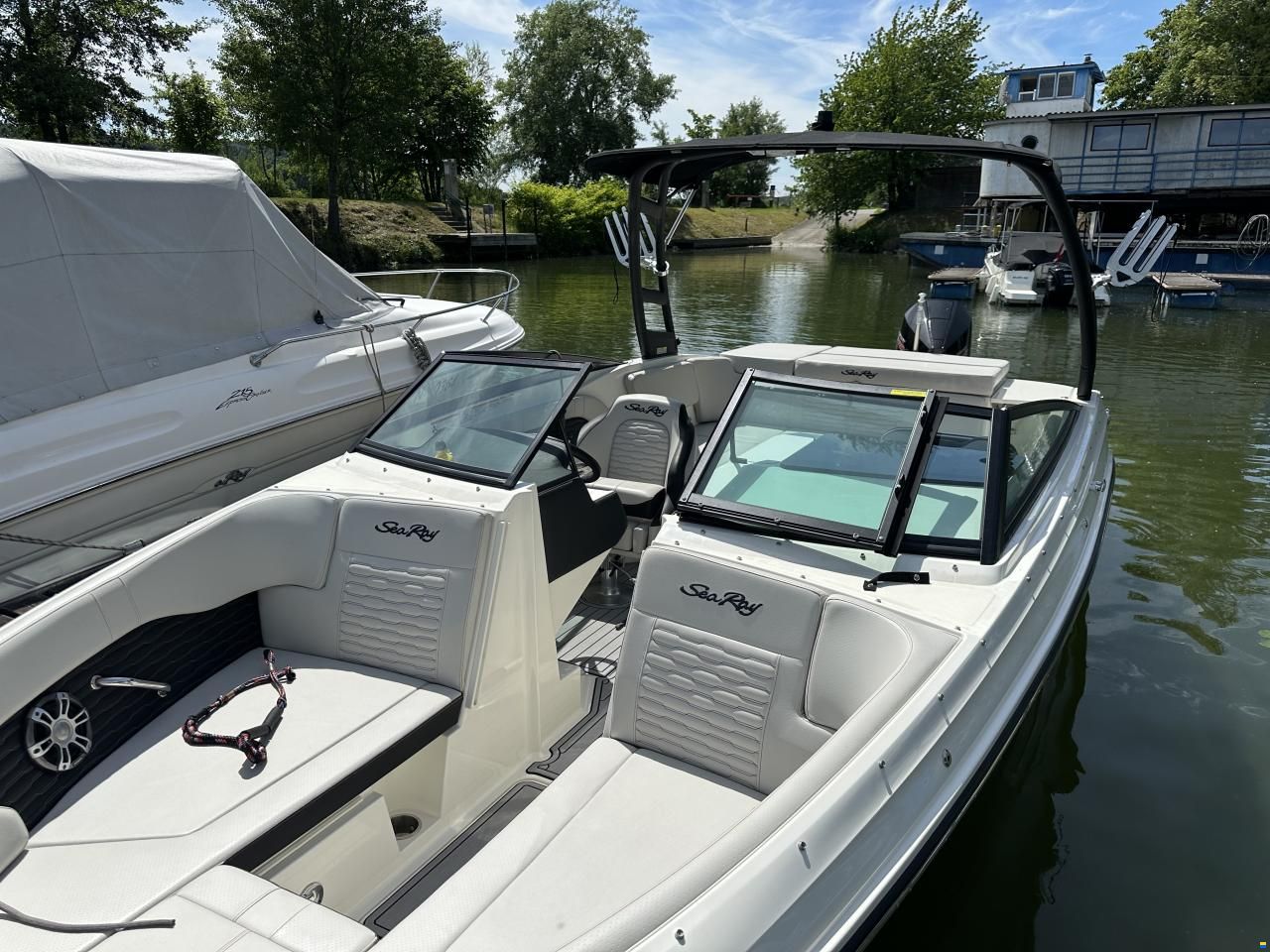 Sea Ray 230 Outboard