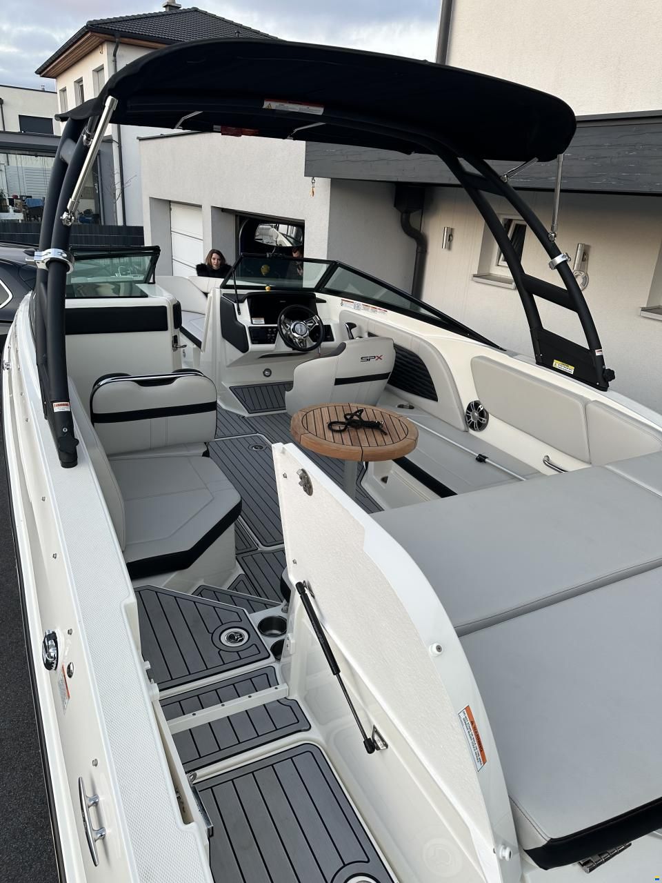 Sea Ray 230 Outboard