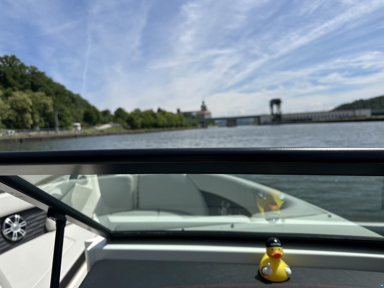 Sea Ray 230 Outboard