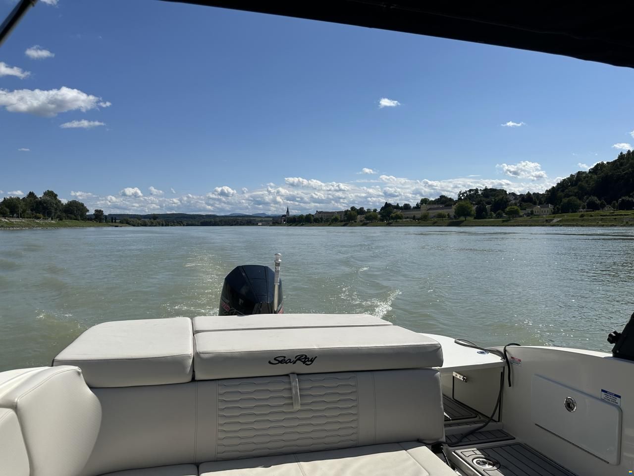 Sea Ray 230 Outboard
