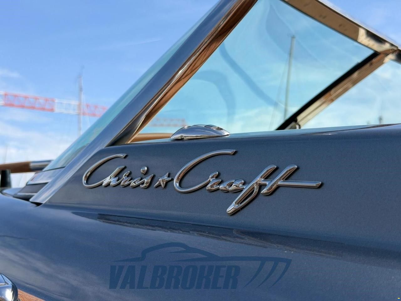 Chris Craft CORSAIR 27