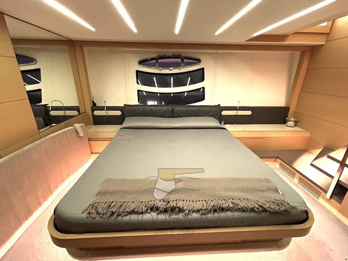 Pershing 82