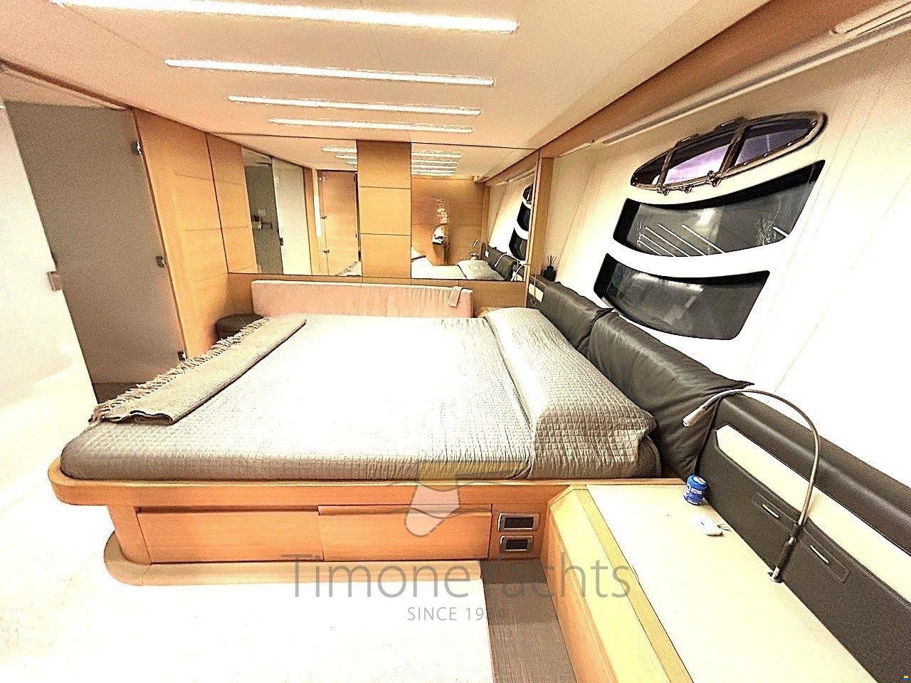 Pershing 82