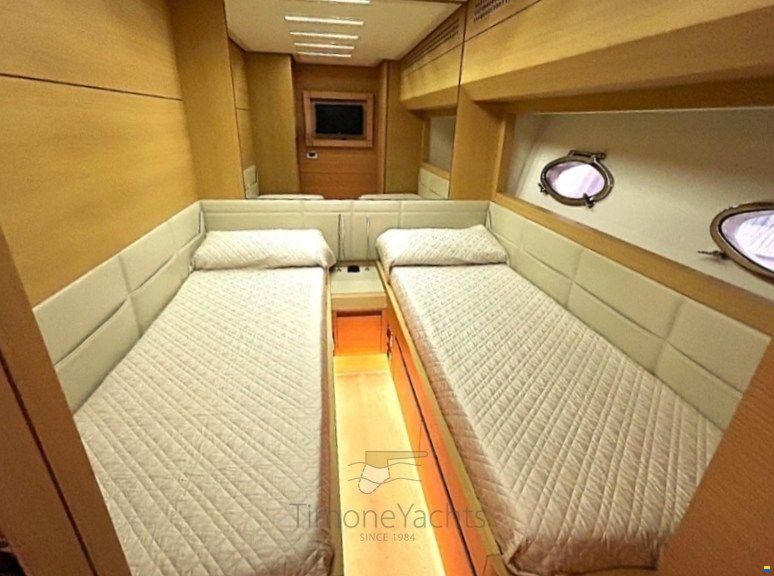 Pershing 82