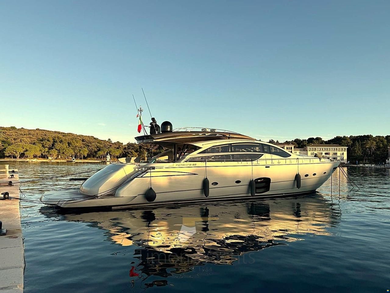 Pershing 82