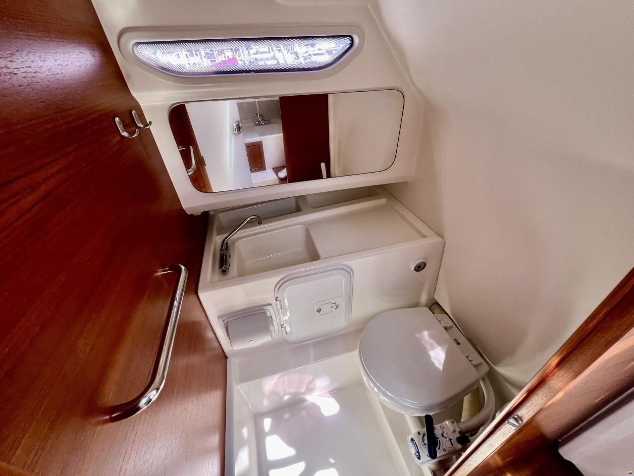 Nimbus Tender 8 (T8)