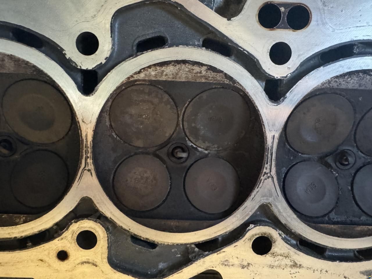 Yamaha F300 cylinder head 225kw OEM