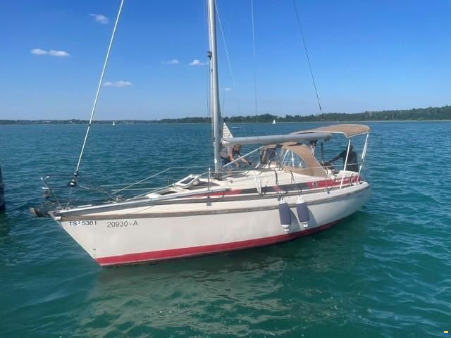 Bavaria 890