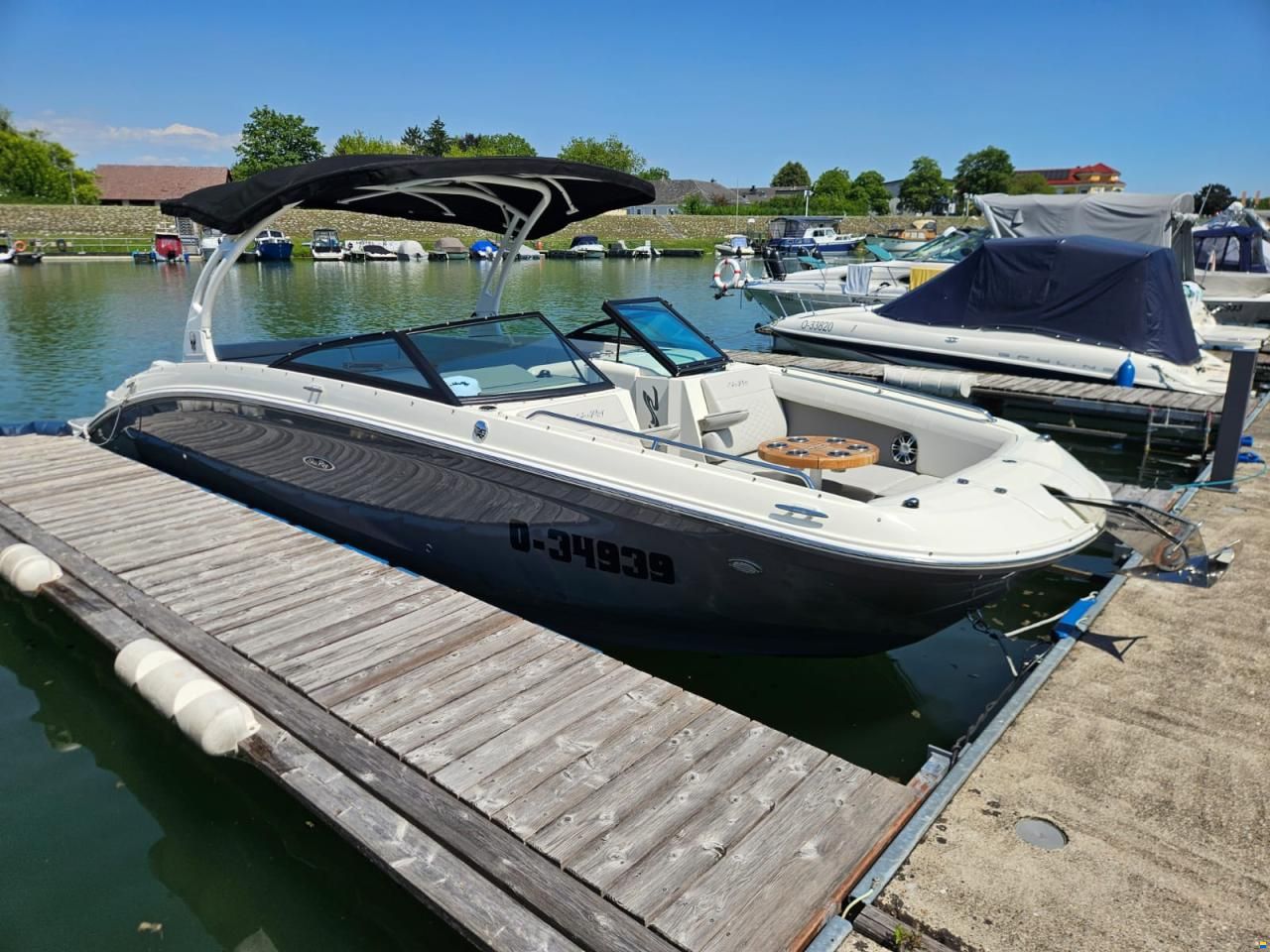 Sea Ray SDX 270