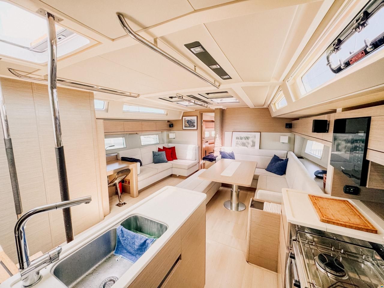 Hanse 548