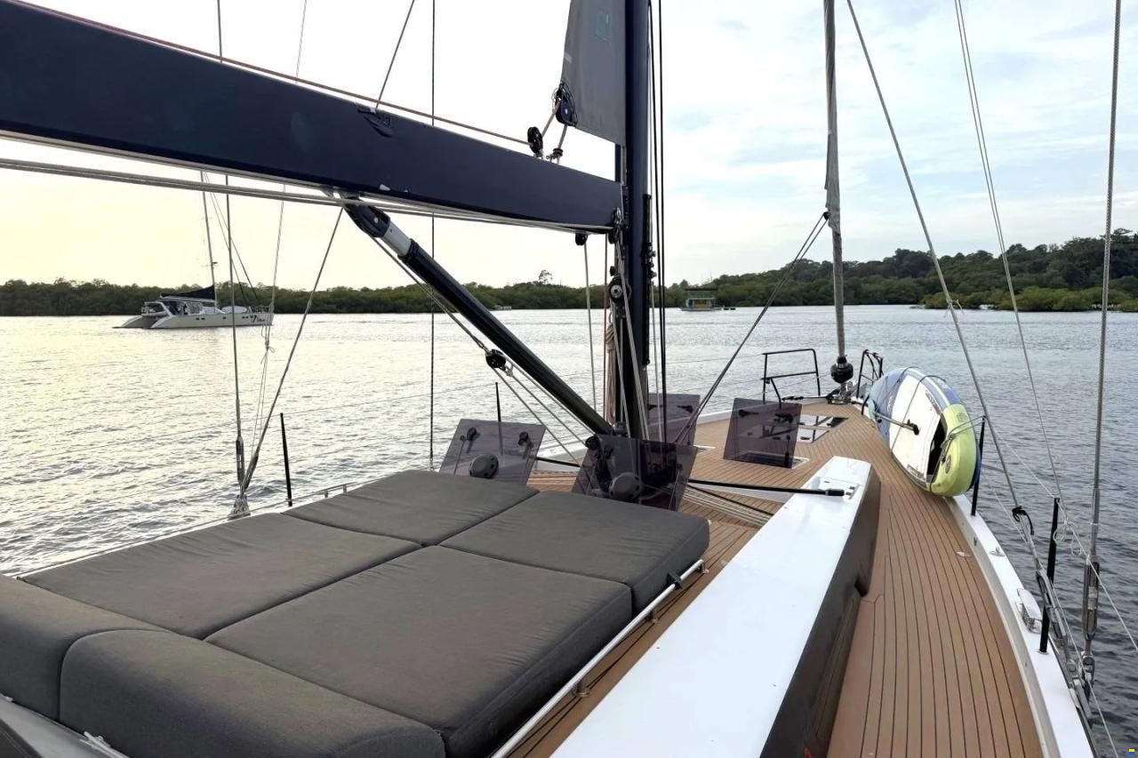 Hanse 548