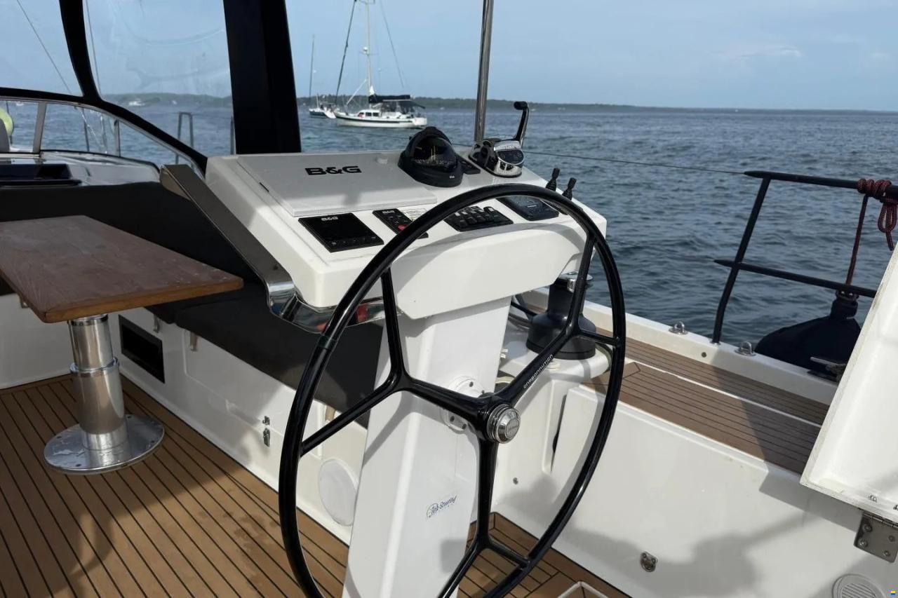Hanse 548