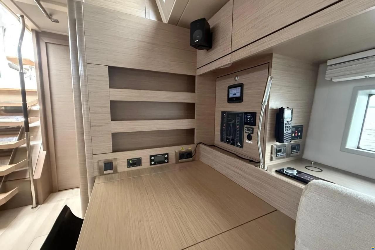 Hanse 548