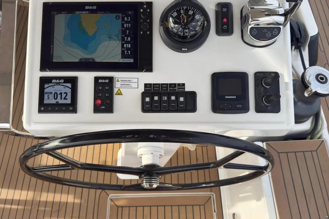 Hanse 548