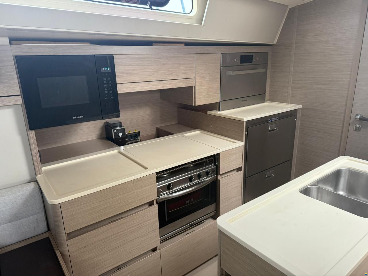 Hanse 548