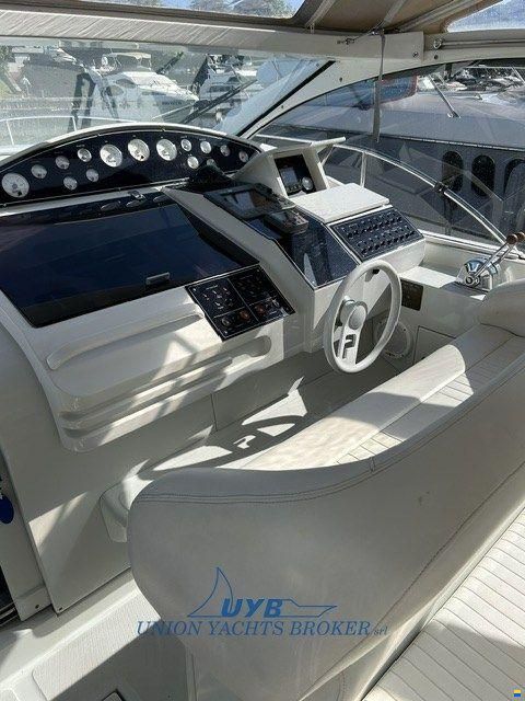 Pershing 39