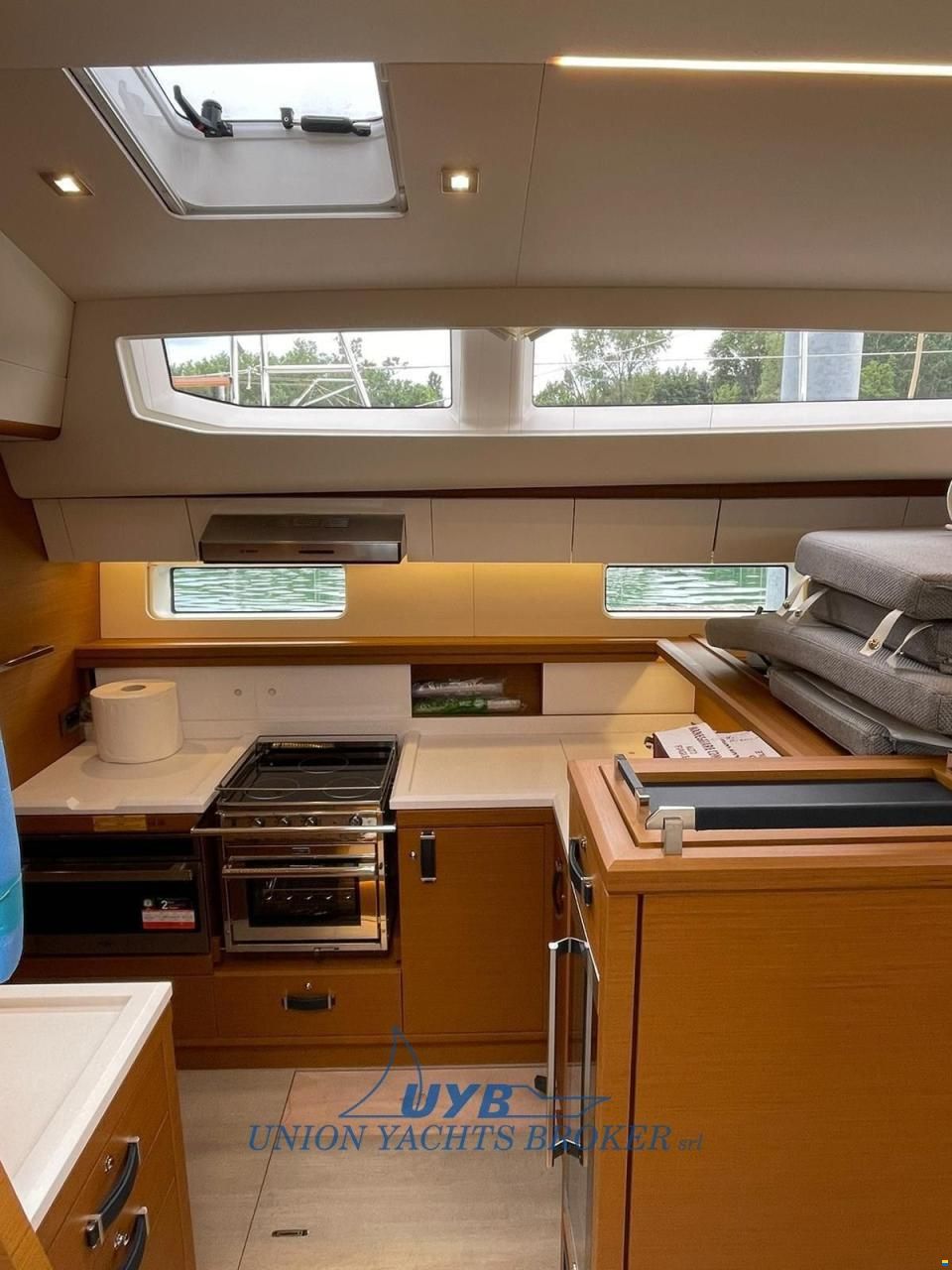Jeanneau 65