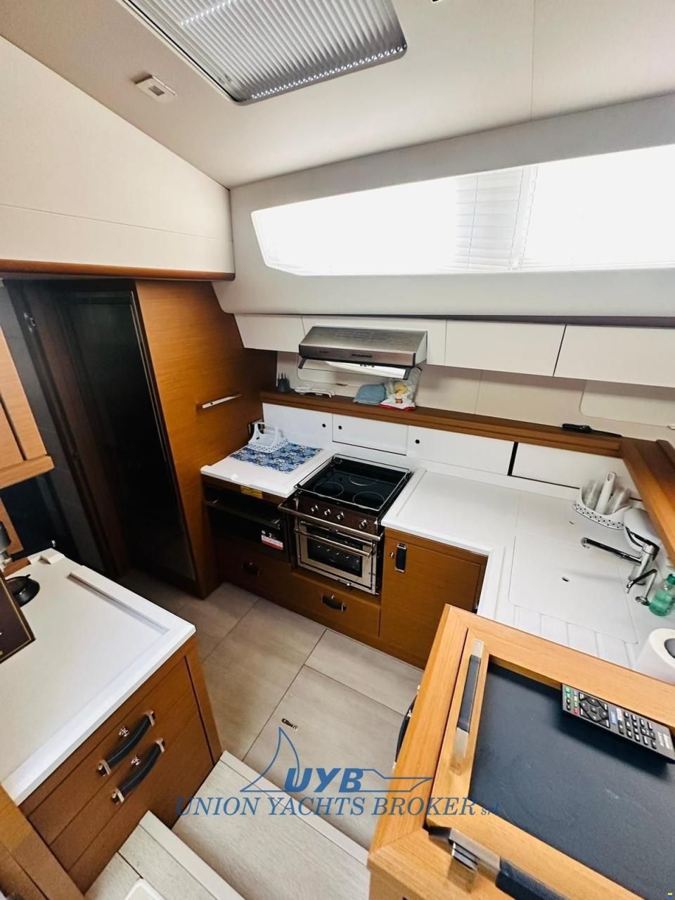 Jeanneau 65