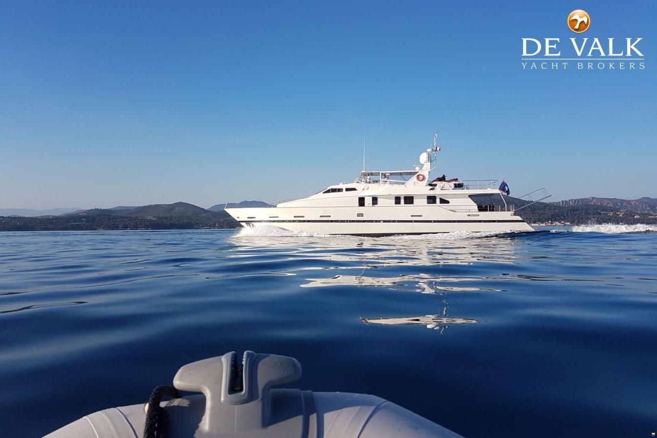 Azimut 90