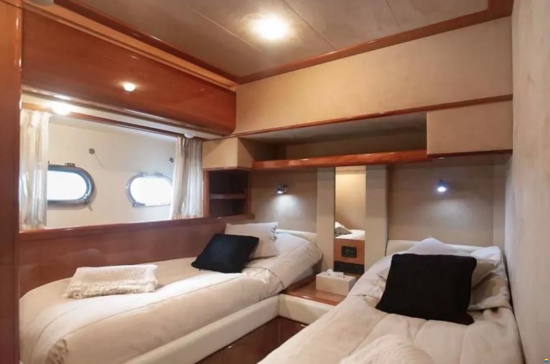 Ferretti 761