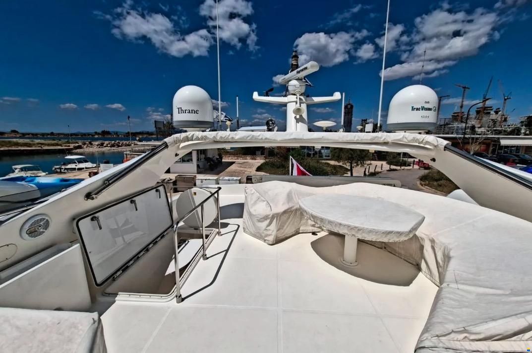 Ferretti 761