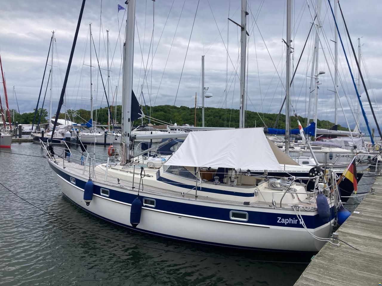 Hallberg-Rassy 352