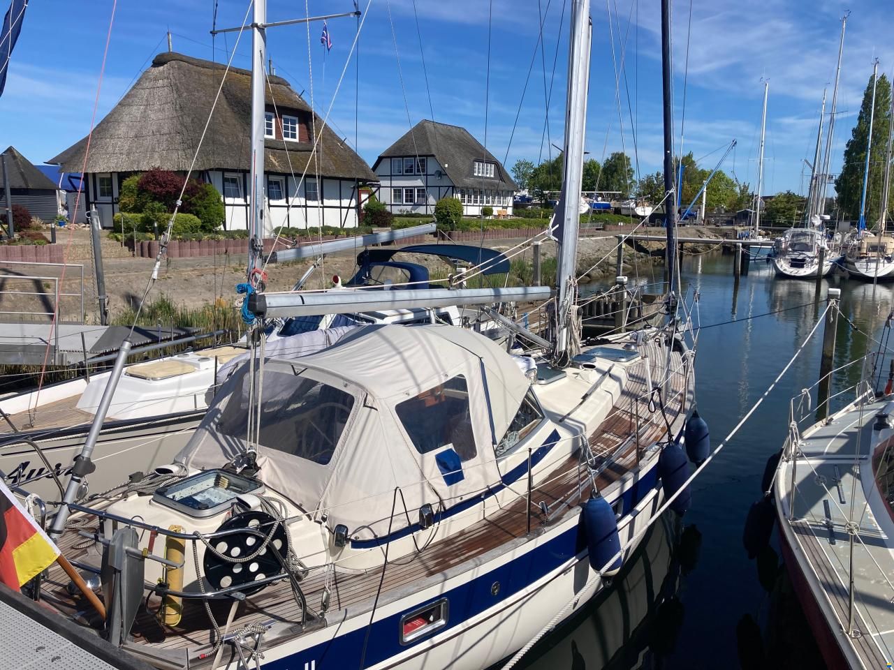 Hallberg-Rassy 352