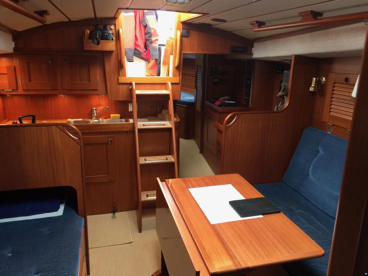 Hallberg-Rassy 352