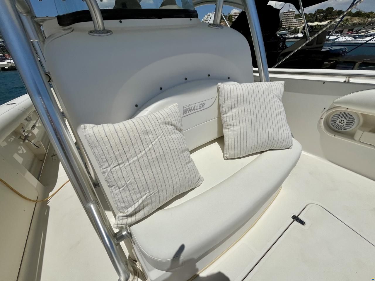 Boston Whaler 320 Outrage