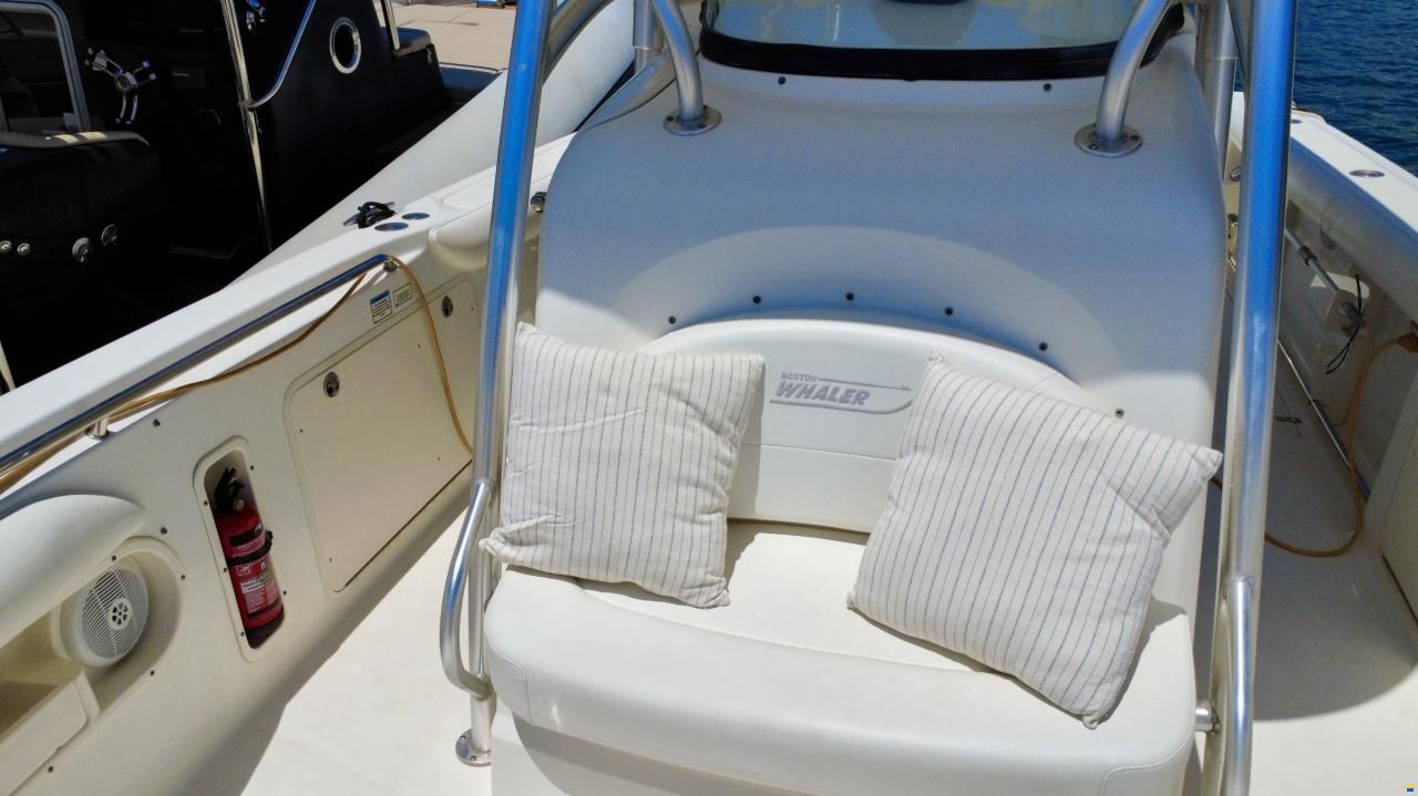 Boston Whaler 320 Outrage