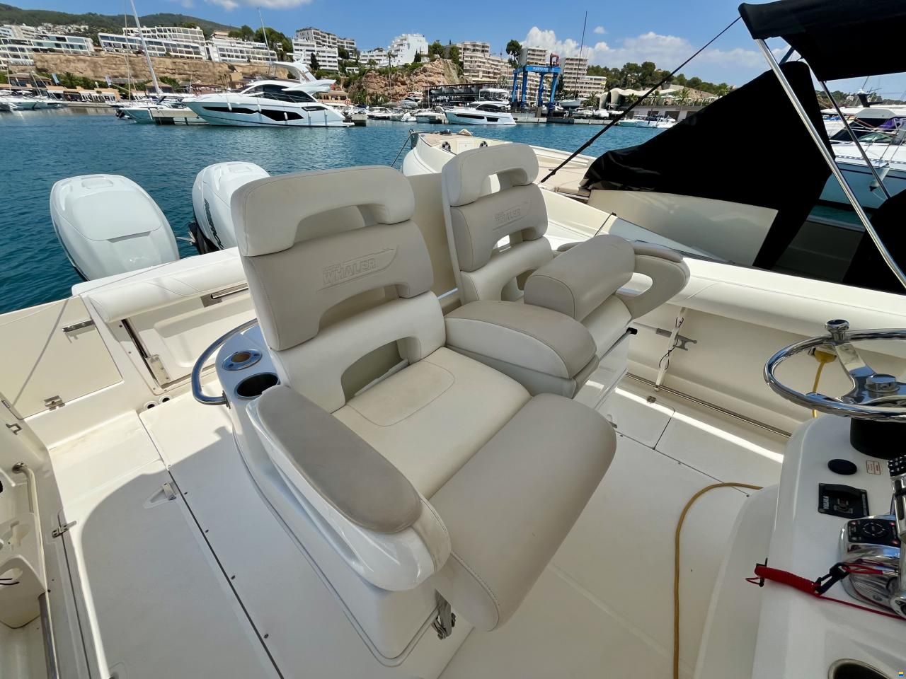 Boston Whaler 320 Outrage