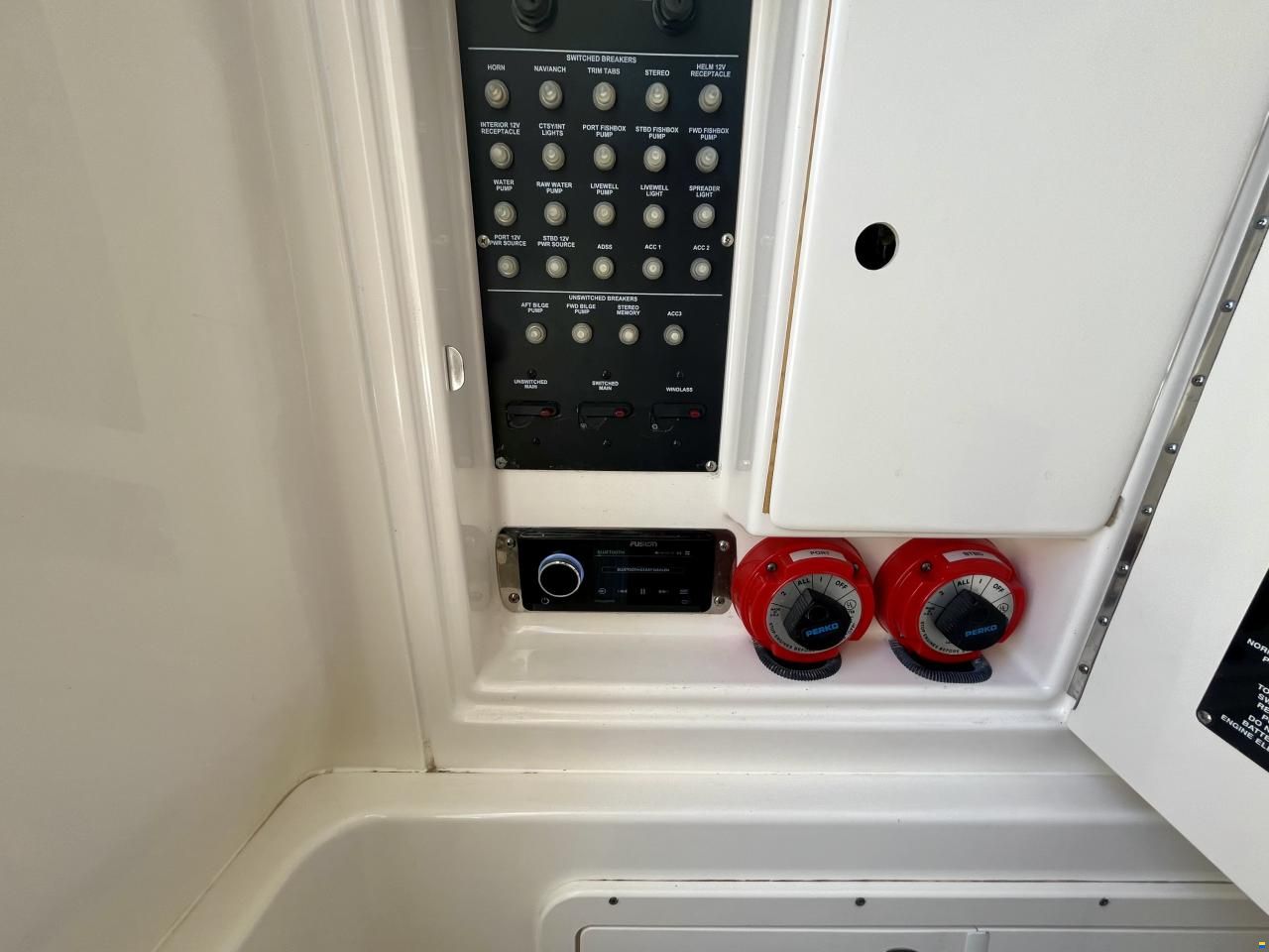Boston Whaler 320 Outrage